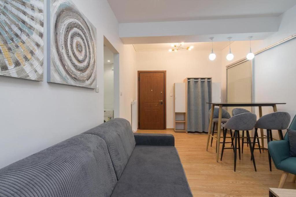 Fully Renovated 1 Bedroom Condo Афины Экстерьер фото