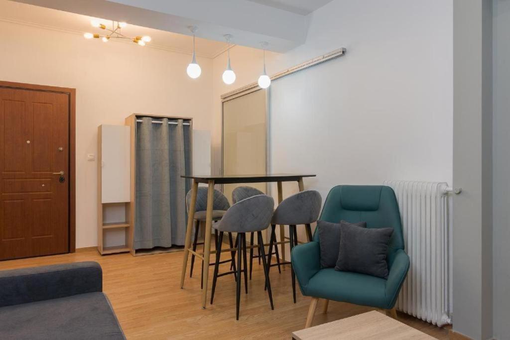 Fully Renovated 1 Bedroom Condo Афины Экстерьер фото