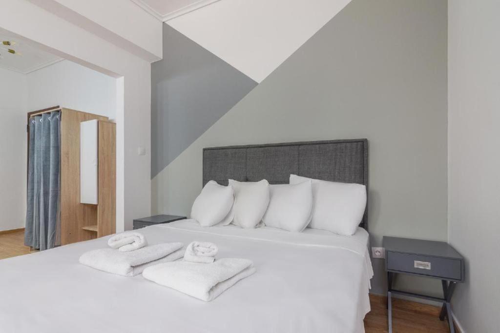 Fully Renovated 1 Bedroom Condo Афины Экстерьер фото