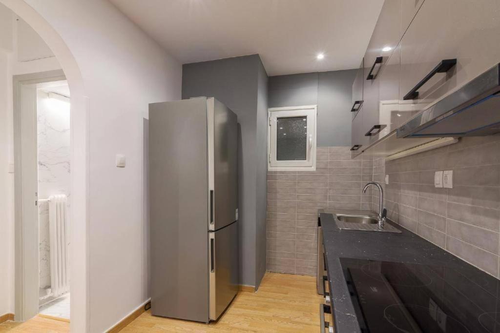 Fully Renovated 1 Bedroom Condo Афины Экстерьер фото